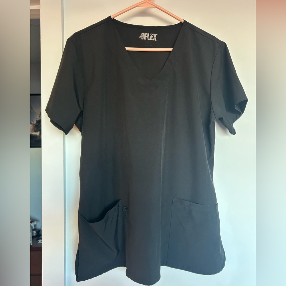 black scrub top with pockets, size large